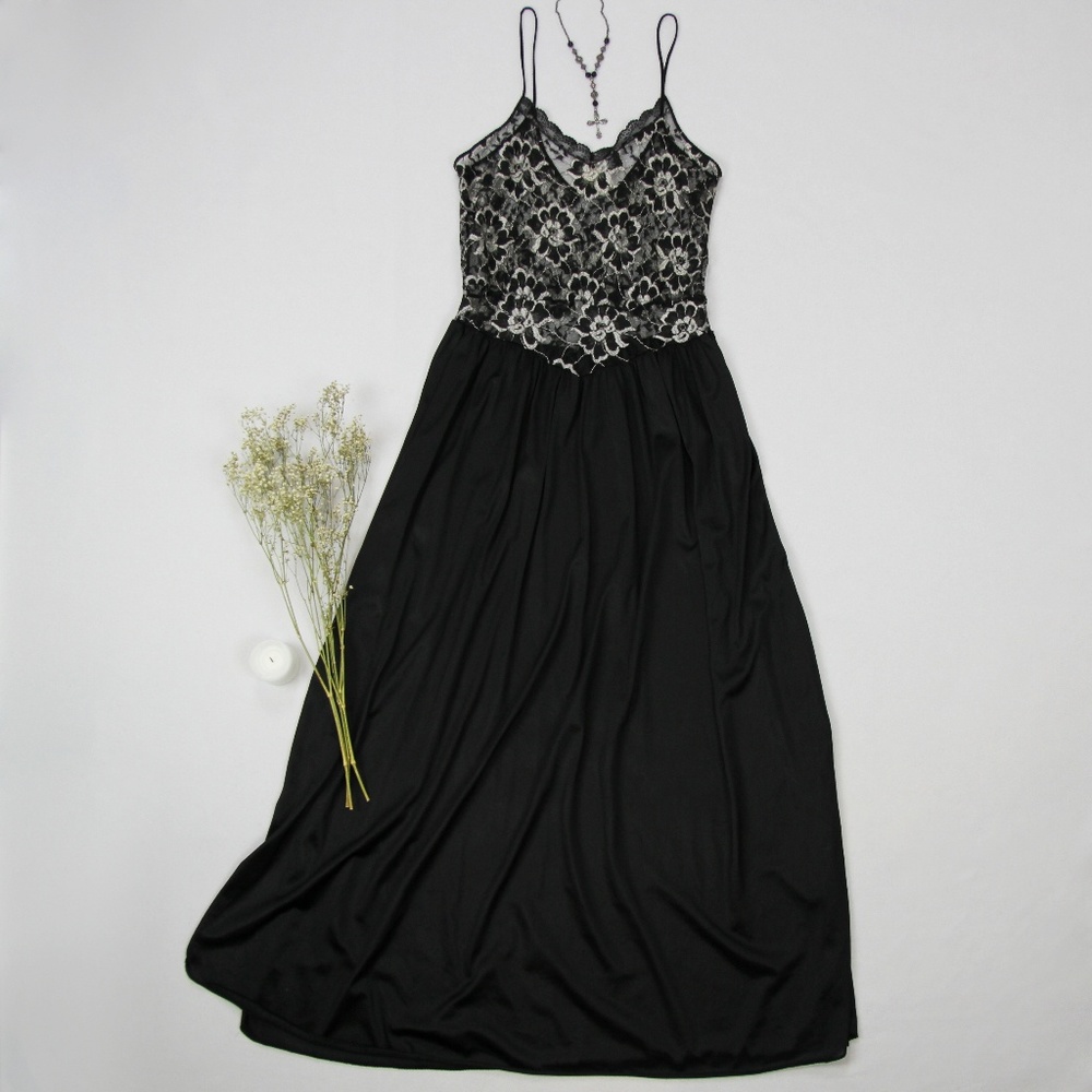 ☆CLEARANCE☆ Vintage 80's nightgown
